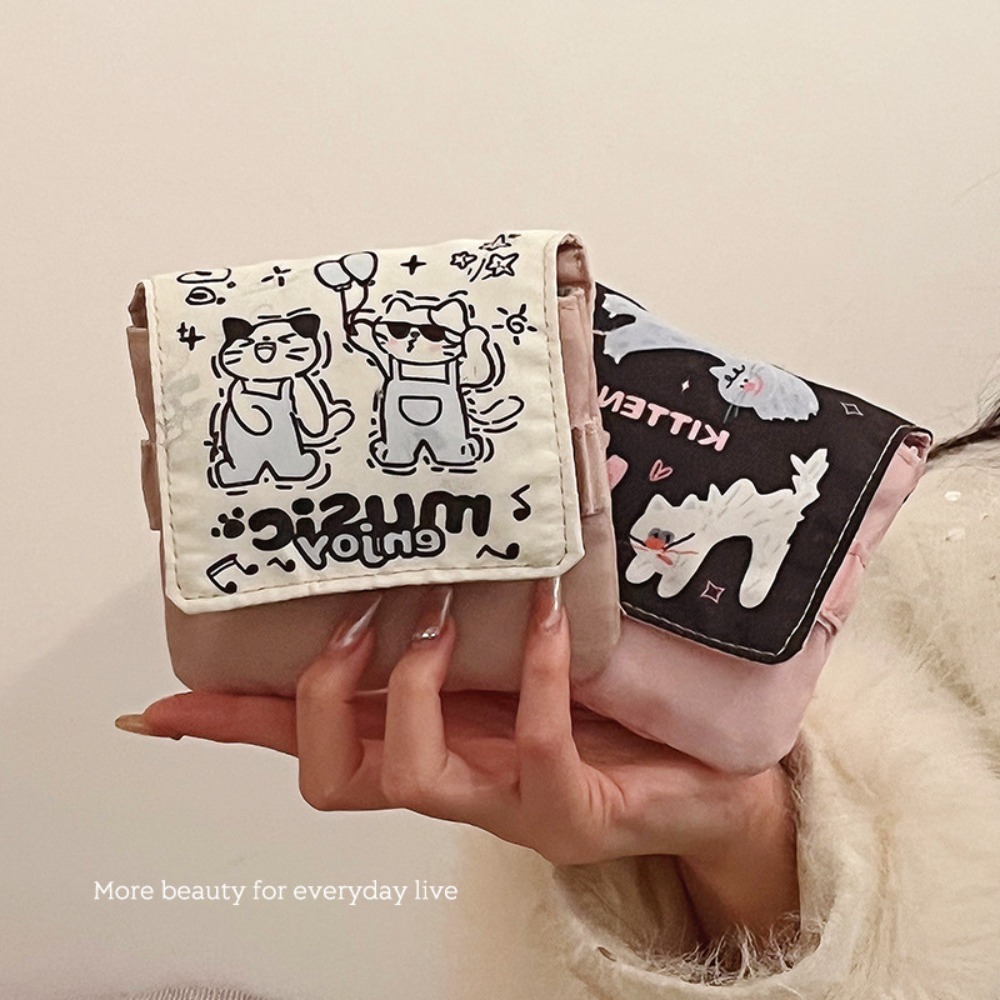 Cosmetic Bags - 新しいデータケーブルオーガナイザー生理用ナプキンバッグ大容量漫画子猫化粧品バッグ多目的小銭入れ